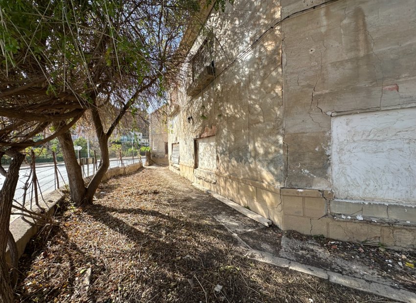 Resale - Townhouse / Duplex / Corner - Blanca