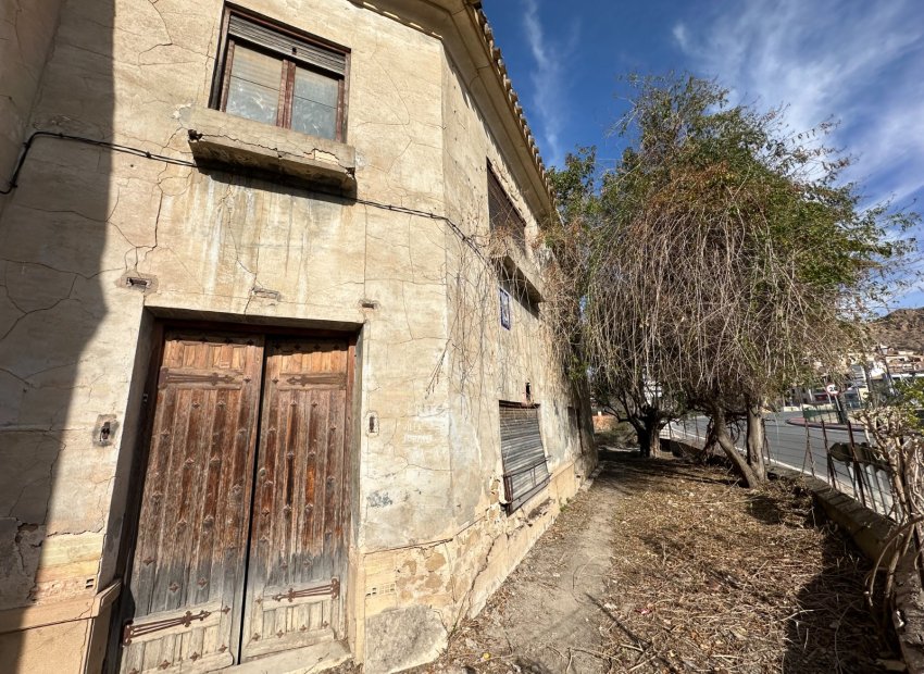 Resale - Townhouse / Duplex / Corner - Blanca