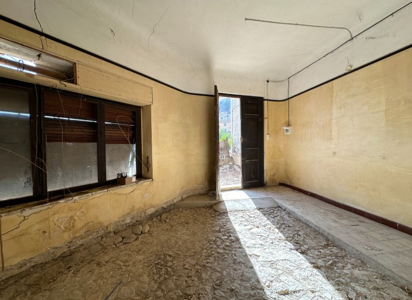 Resale - Townhouse / Duplex / Corner - Blanca