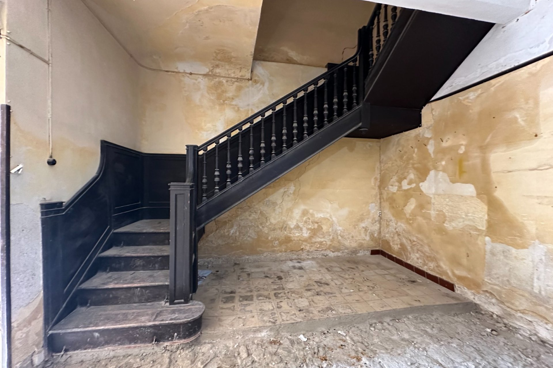 Resale - Townhouse / Duplex / Corner - Blanca