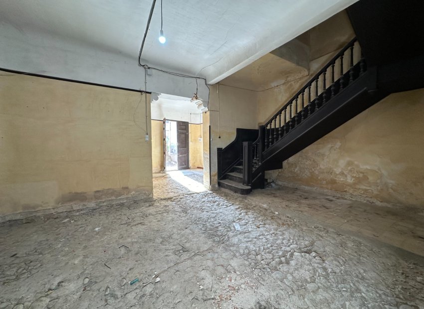 Resale - Townhouse / Duplex / Corner - Blanca