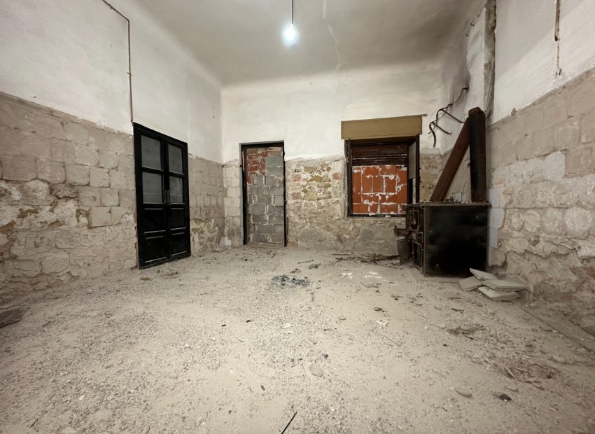 Resale - Townhouse / Duplex / Corner - Blanca