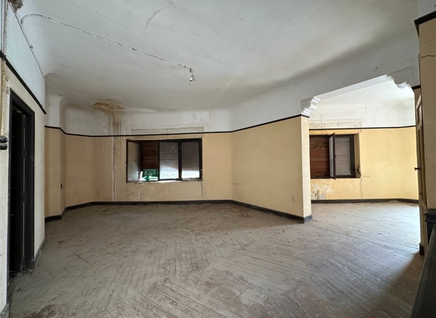 Resale - Townhouse / Duplex / Corner - Blanca