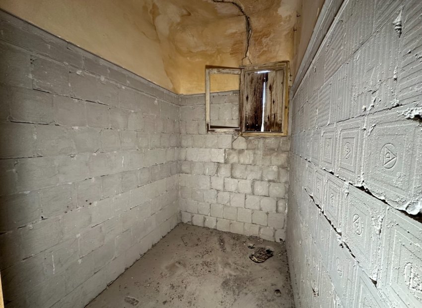 Resale - Townhouse / Duplex / Corner - Blanca