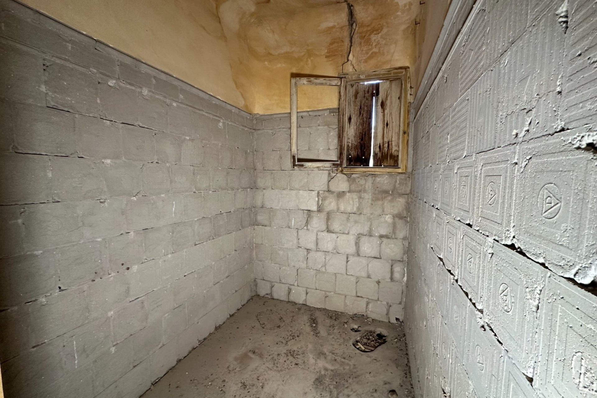 Resale - Townhouse / Duplex / Corner - Blanca