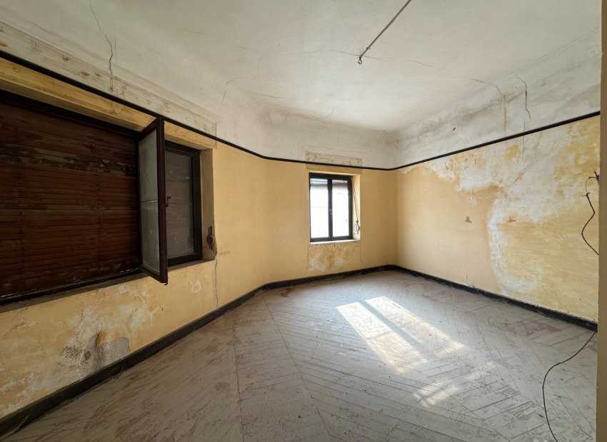 Resale - Townhouse / Duplex / Corner - Blanca