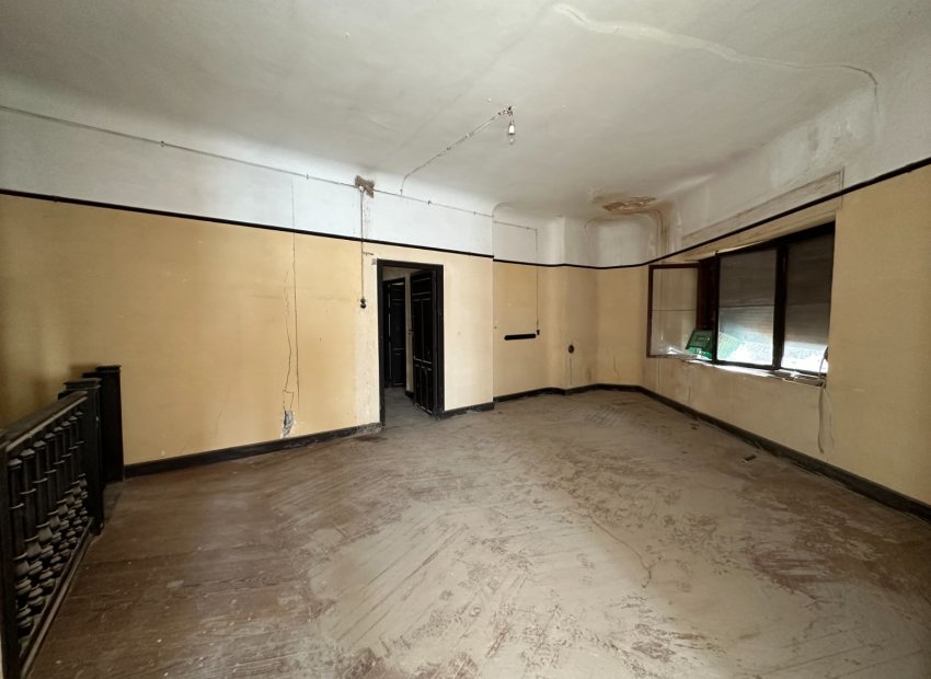 Resale - Townhouse / Duplex / Corner - Blanca