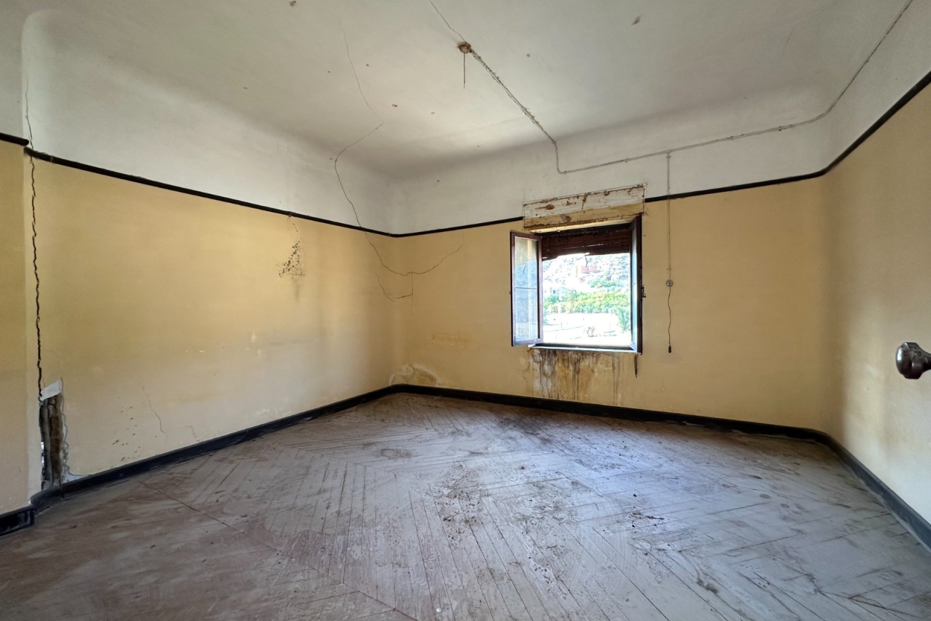 Resale - Townhouse / Duplex / Corner - Blanca