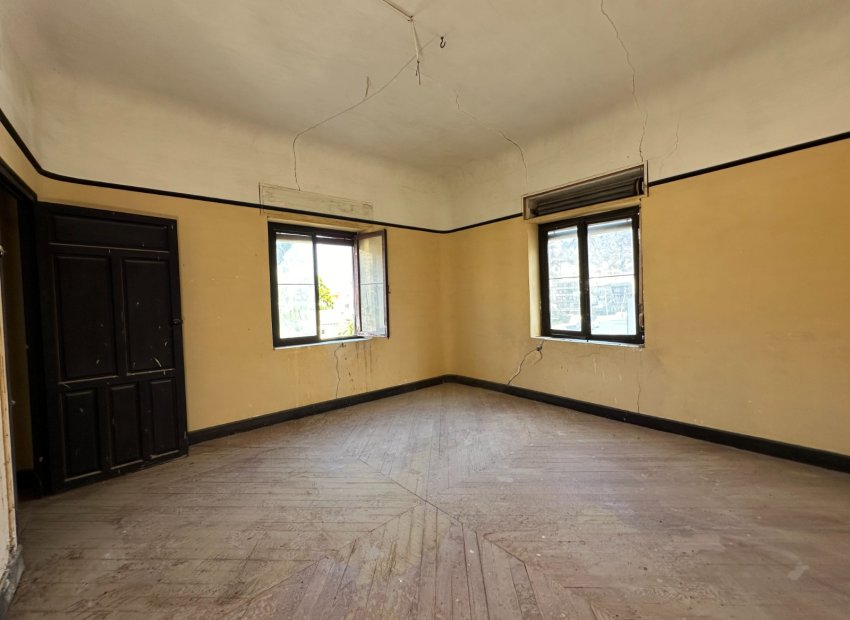 Resale - Townhouse / Duplex / Corner - Blanca