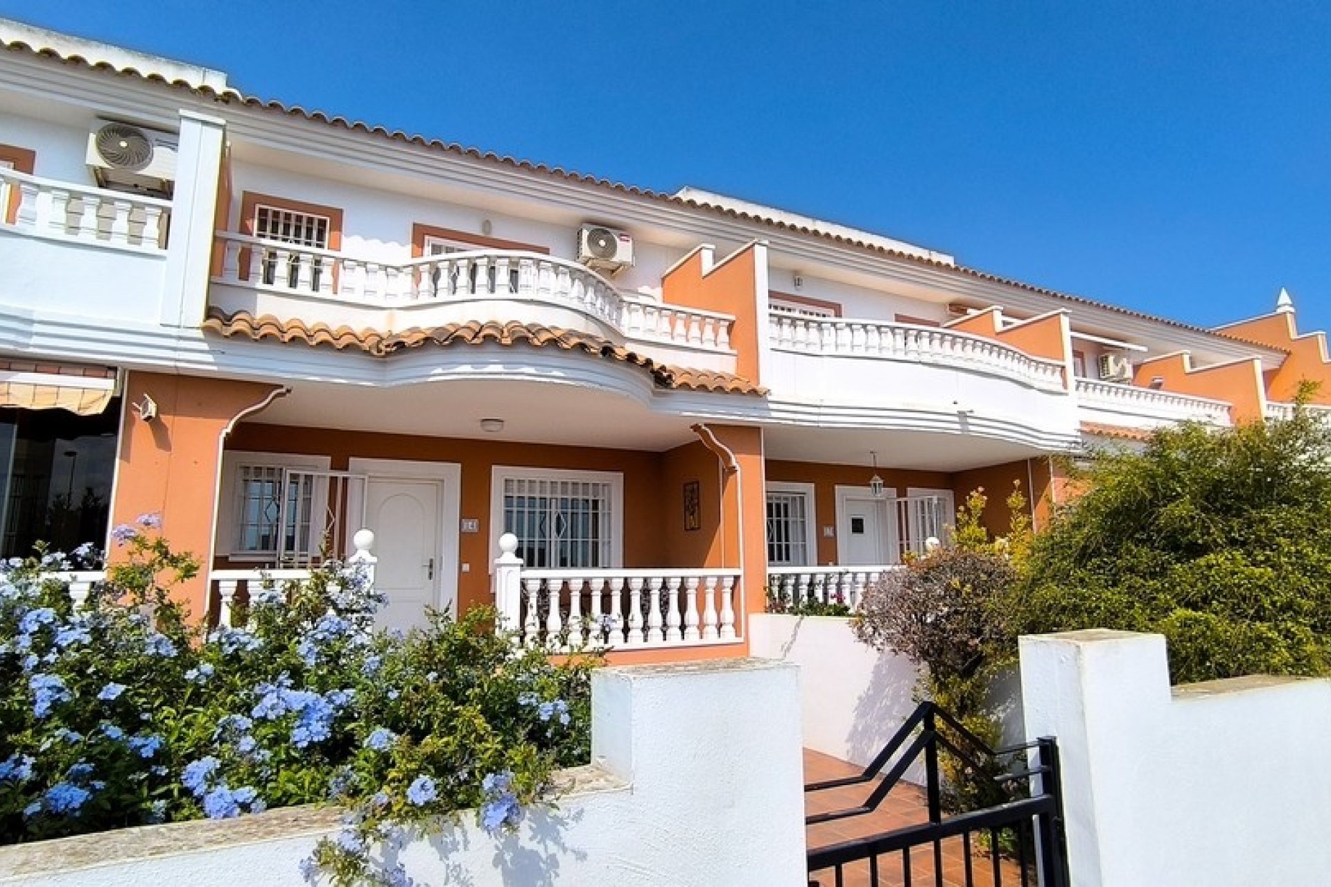 Resale - Townhouse / Duplex / Corner - Ciudad Quesada - Doña Pepa