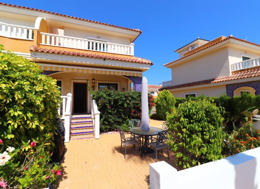 Resale - Townhouse / Duplex / Corner - Ciudad Quesada - Doña Pepa