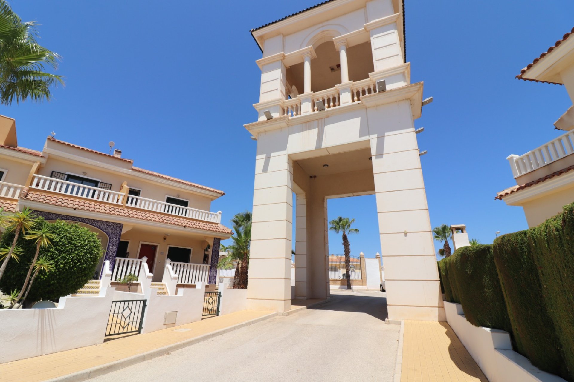 Resale - Townhouse / Duplex / Corner - Ciudad Quesada - Doña Pepa