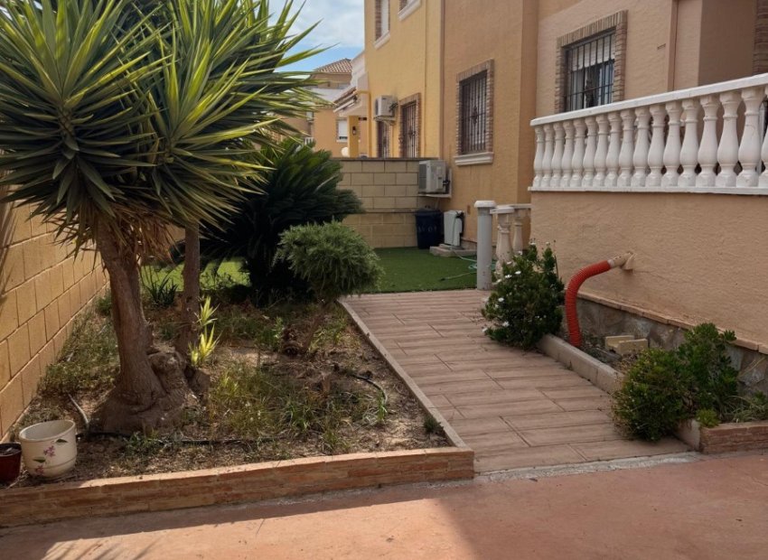 Resale - Townhouse / Duplex / Corner - Ciudad Quesada - Doña Pepa