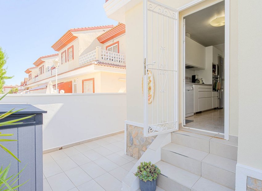 Resale - Townhouse / Duplex / Corner - Ciudad Quesada - Doña Pepa