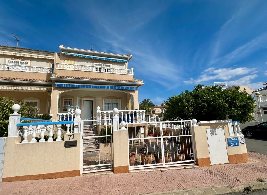 Resale - Townhouse / Duplex / Corner - Ciudad Quesada - Doña Pepa