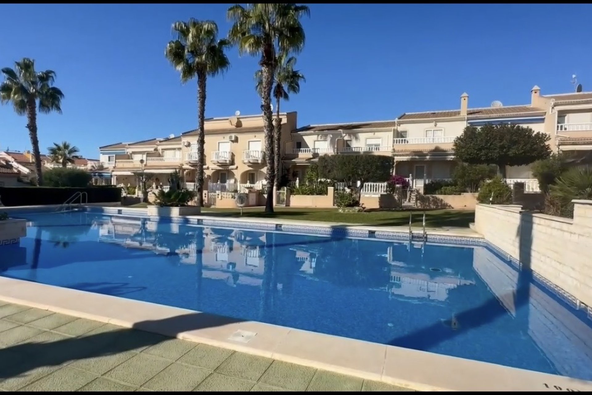 Resale - Townhouse / Duplex / Corner - Ciudad Quesada - Doña Pepa