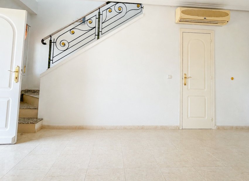 Resale - Townhouse / Duplex / Corner - Ciudad Quesada - Doña Pepa