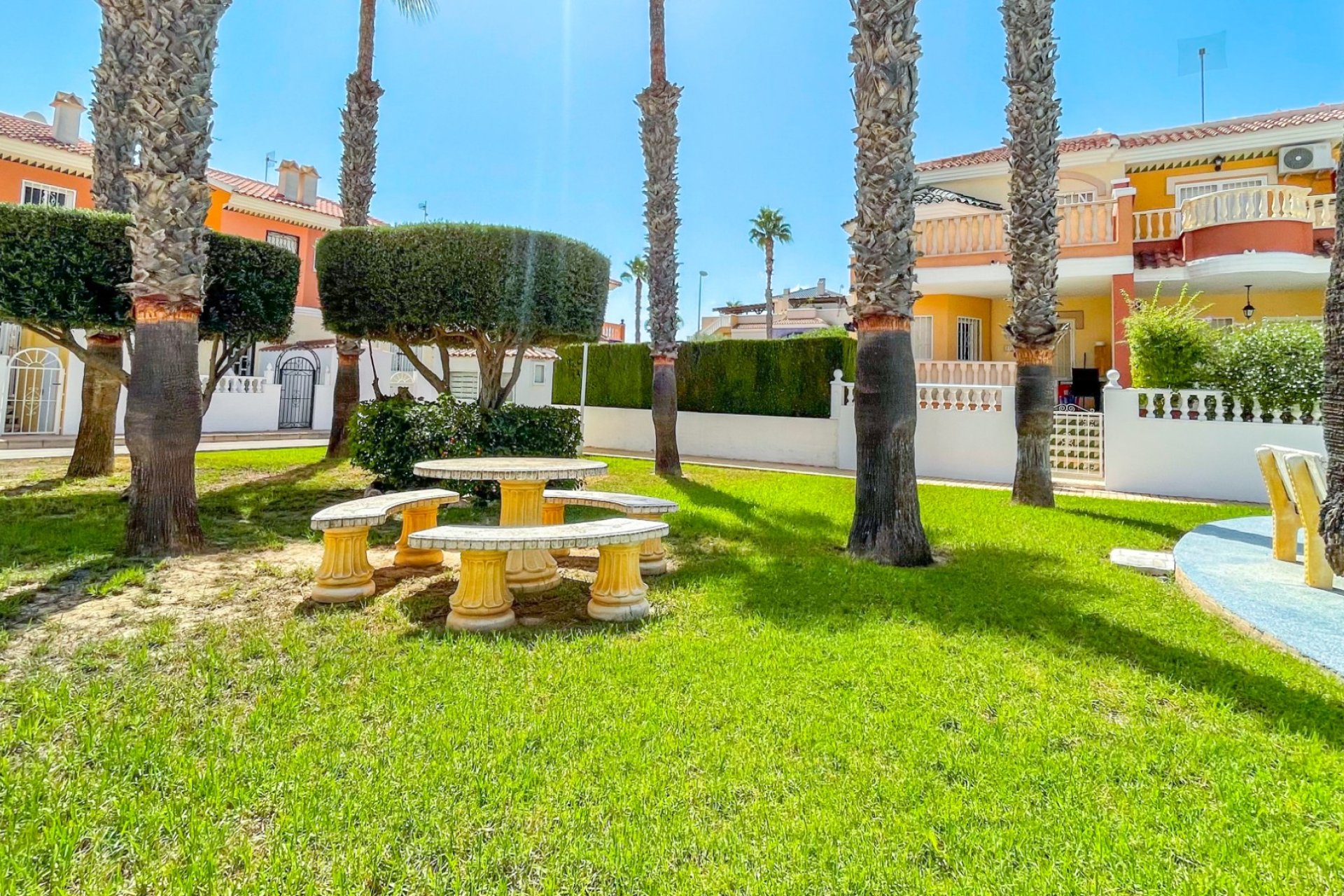 Resale - Townhouse / Duplex / Corner - Ciudad Quesada - Doña Pepa