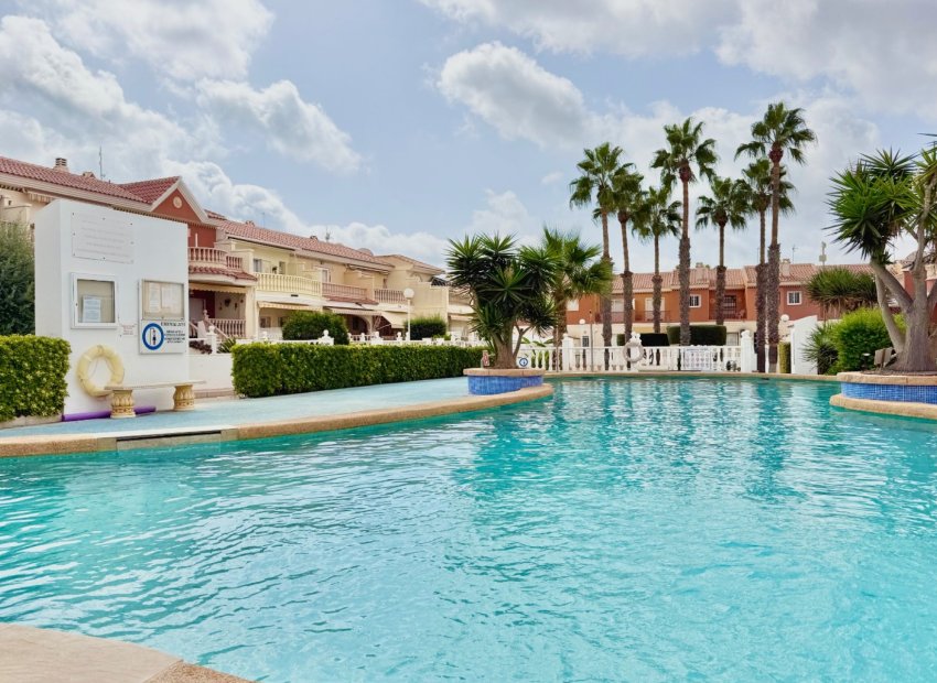 Resale - Townhouse / Duplex / Corner - Ciudad Quesada - Doña Pepa