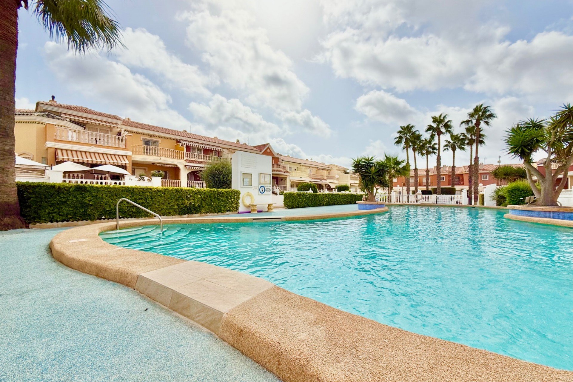 Resale - Townhouse / Duplex / Corner - Ciudad Quesada - Doña Pepa