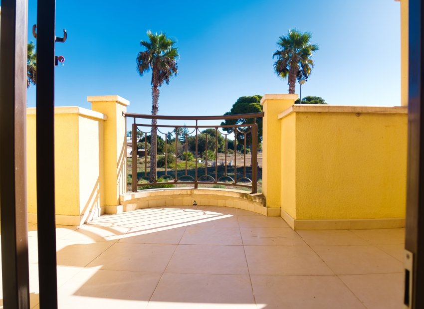 Resale - Townhouse / Duplex / Corner - Ciudad Quesada - Doña Pepa