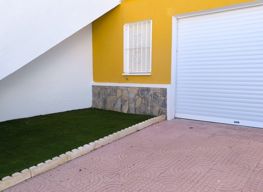 Resale - Townhouse / Duplex / Corner - Ciudad Quesada - La Fiesta