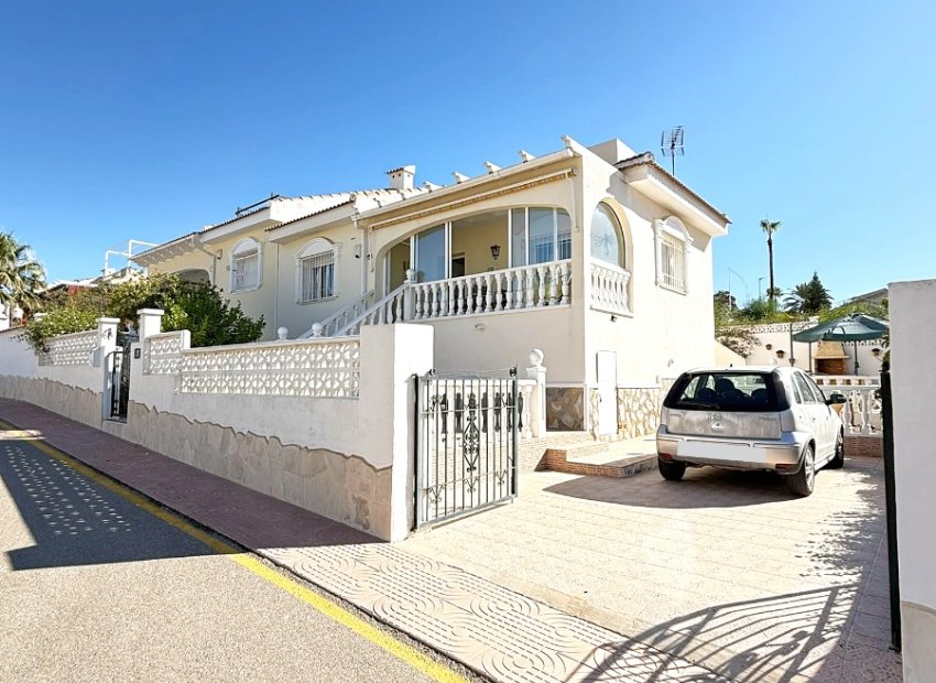 Resale - Townhouse / Duplex / Corner - Ciudad Quesada - La Fiesta