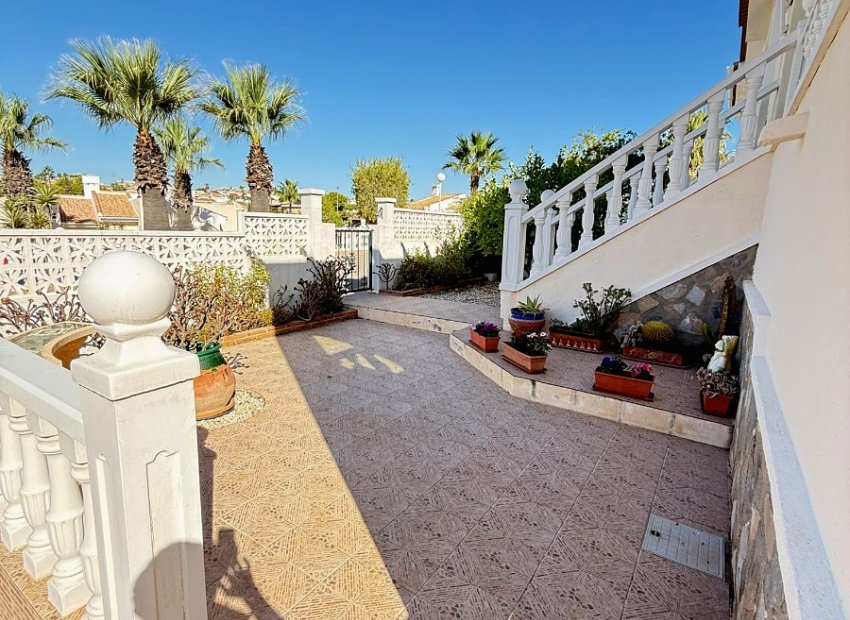 Resale - Townhouse / Duplex / Corner - Ciudad Quesada - La Fiesta
