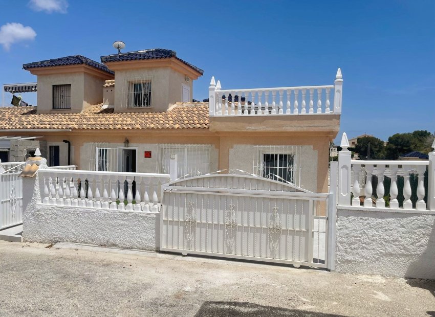 Resale - Townhouse / Duplex / Corner - Ciudad Quesada - La Marquesa Golf