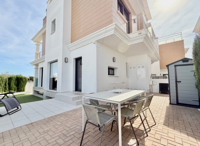 Resale - Townhouse / Duplex / Corner - Ciudad Quesada - Lo Marabú