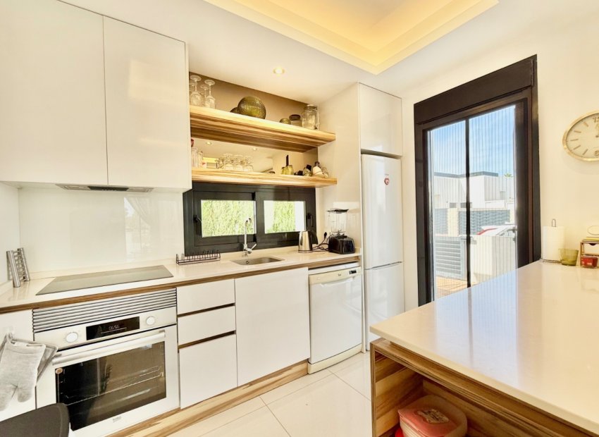 Resale - Townhouse / Duplex / Corner - Ciudad Quesada - Lo Marabú