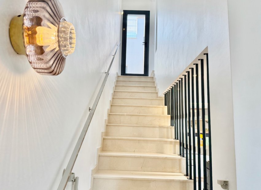 Resale - Townhouse / Duplex / Corner - Ciudad Quesada - Lo Marabú