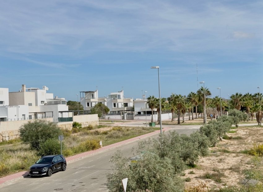 Resale - Townhouse / Duplex / Corner - Ciudad Quesada - Lo Marabú