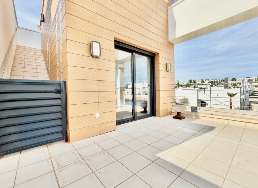 Resale - Townhouse / Duplex / Corner - Ciudad Quesada - Lo Marabú