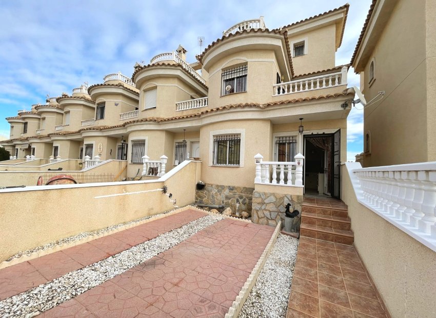 Resale - Townhouse / Duplex / Corner - Ciudad Quesada - Lo Marabú