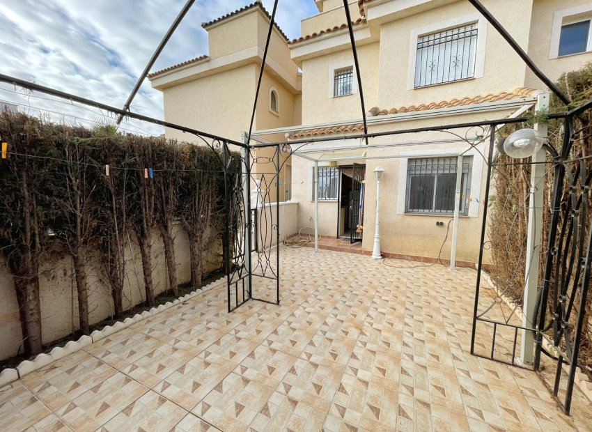 Resale - Townhouse / Duplex / Corner - Ciudad Quesada - Lo Marabú