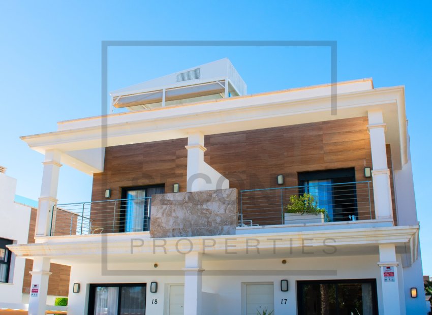 Resale - Townhouse / Duplex / Corner - Ciudad Quesada