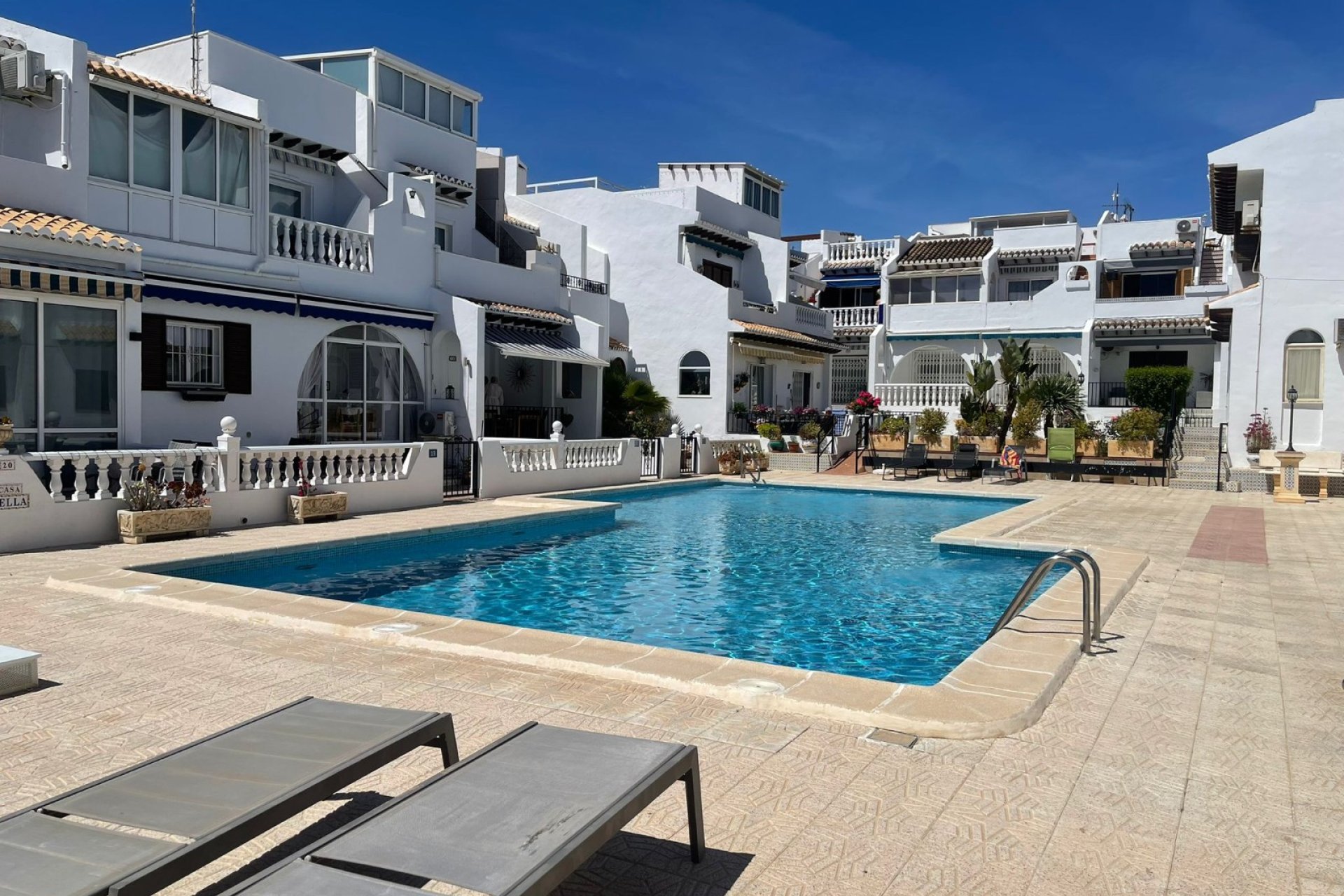 Resale - Townhouse / Duplex / Corner - Ciudad Quesada