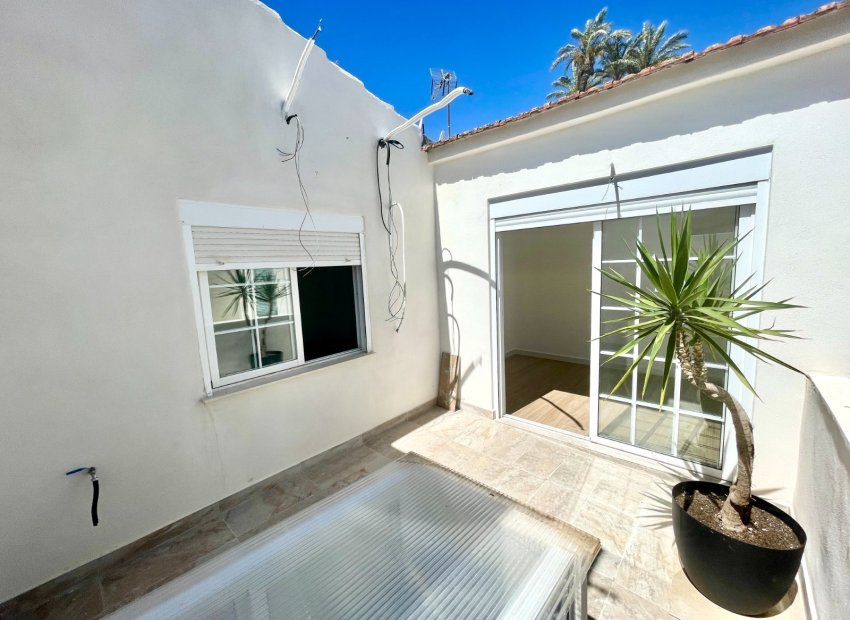 Resale - Townhouse / Duplex / Corner - Daya Vieja