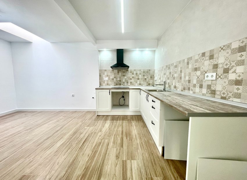 Resale - Townhouse / Duplex / Corner - Daya Vieja