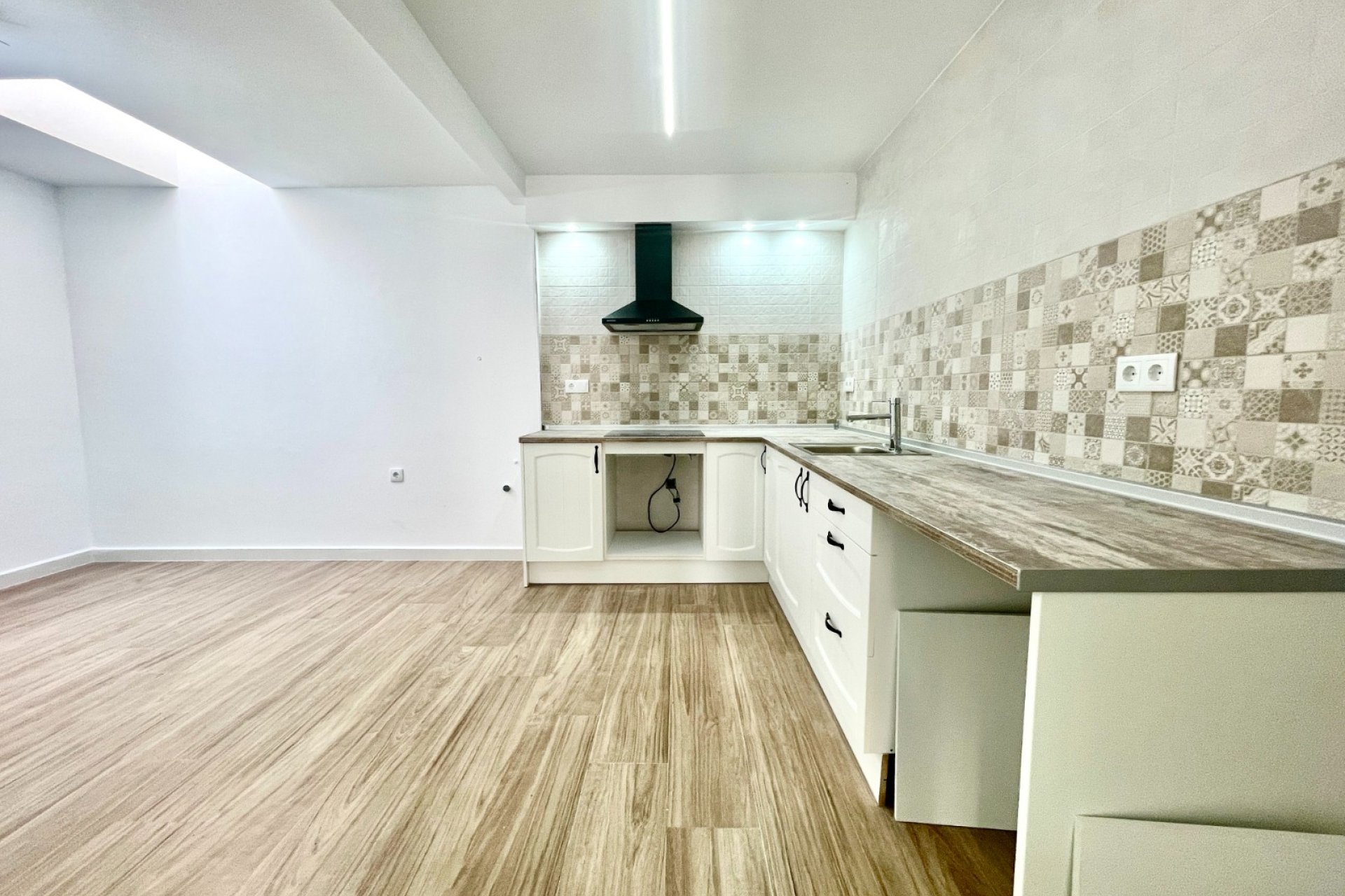 Resale - Townhouse / Duplex / Corner - Daya Vieja