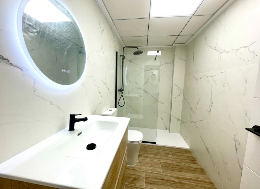 Resale - Townhouse / Duplex / Corner - Daya Vieja