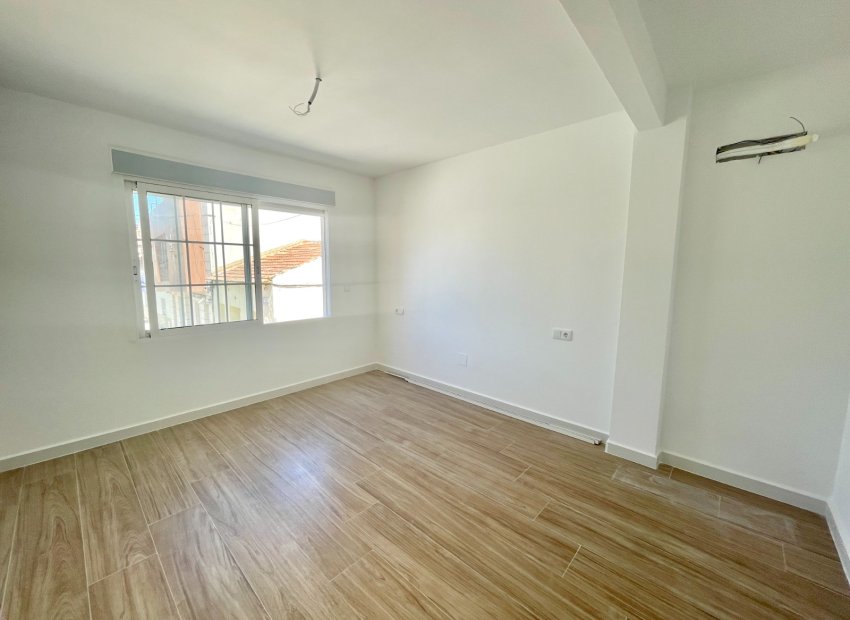Resale - Townhouse / Duplex / Corner - Daya Vieja