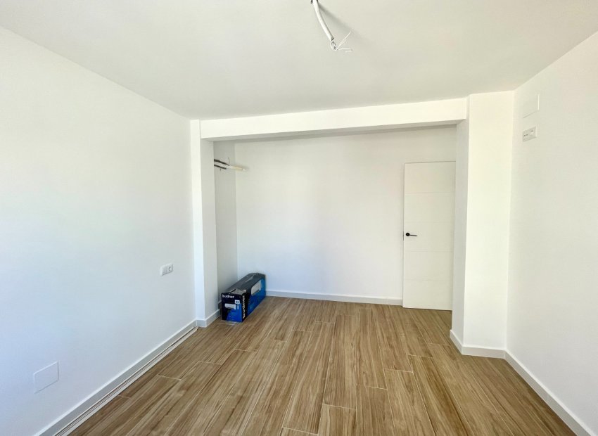 Resale - Townhouse / Duplex / Corner - Daya Vieja