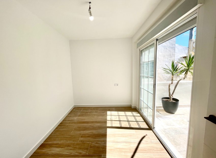 Resale - Townhouse / Duplex / Corner - Daya Vieja
