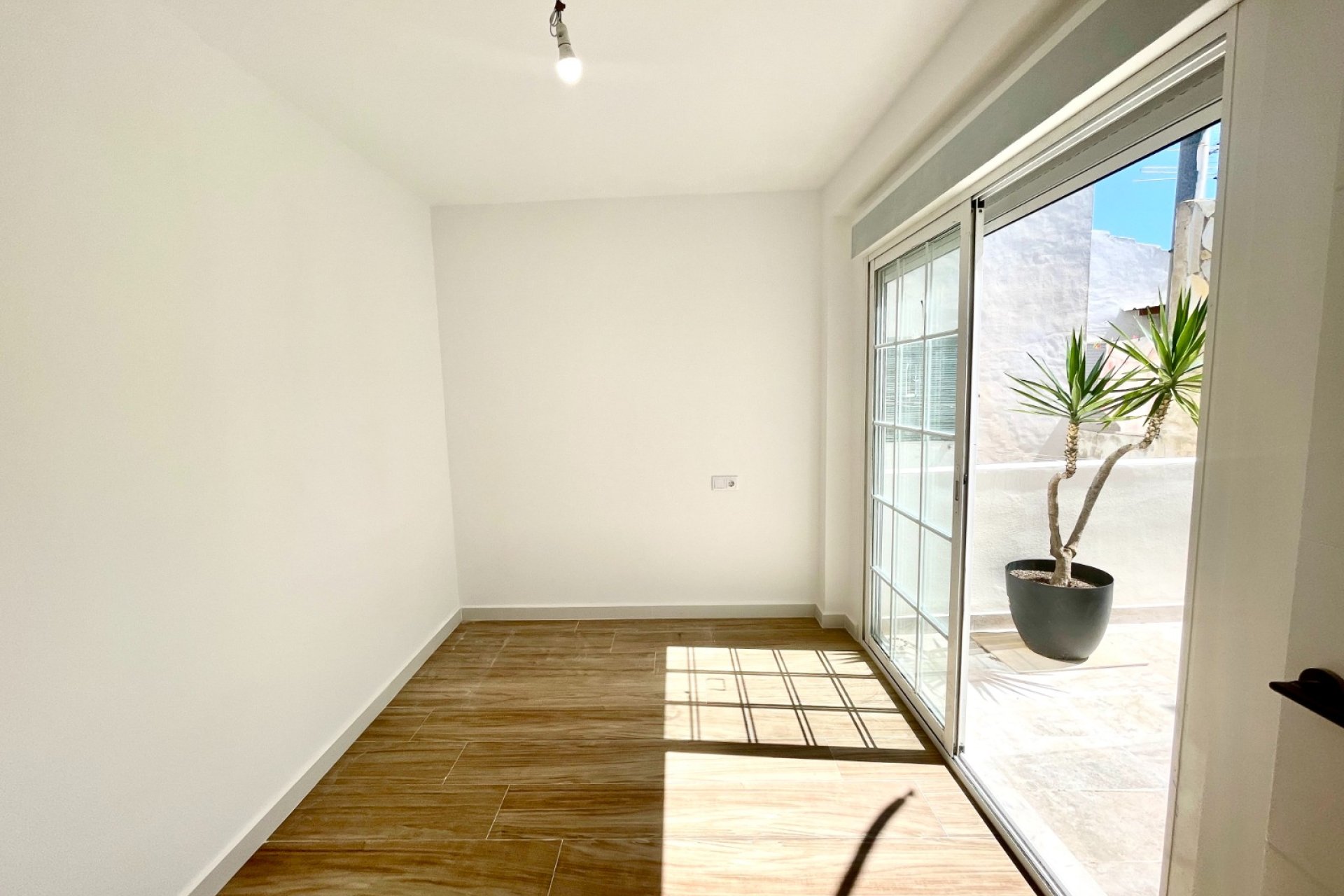 Resale - Townhouse / Duplex / Corner - Daya Vieja