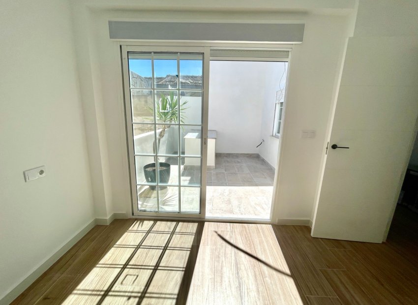 Resale - Townhouse / Duplex / Corner - Daya Vieja