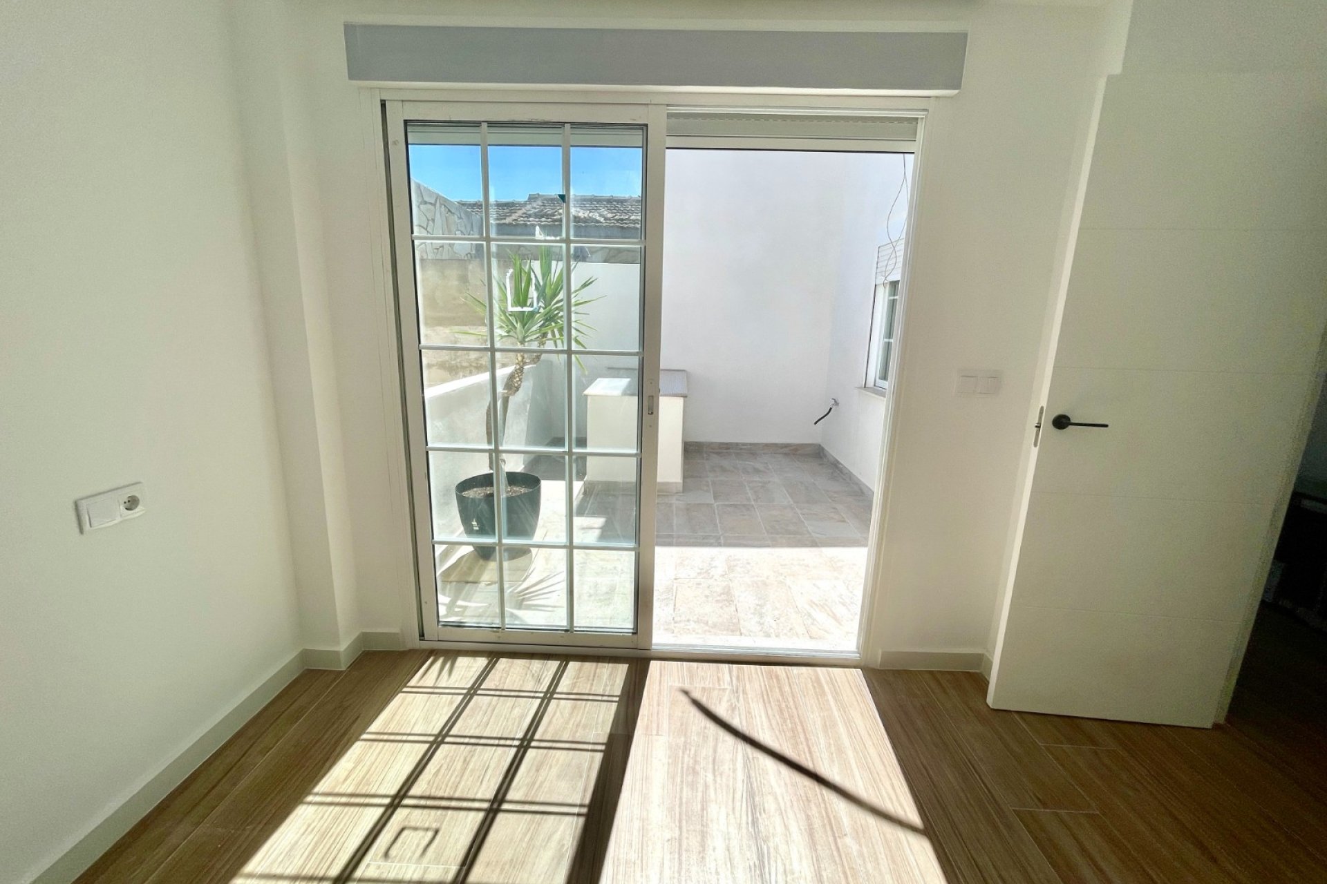 Resale - Townhouse / Duplex / Corner - Daya Vieja