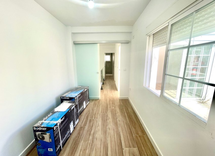 Resale - Townhouse / Duplex / Corner - Daya Vieja