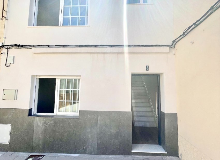 Resale - Townhouse / Duplex / Corner - Daya Vieja